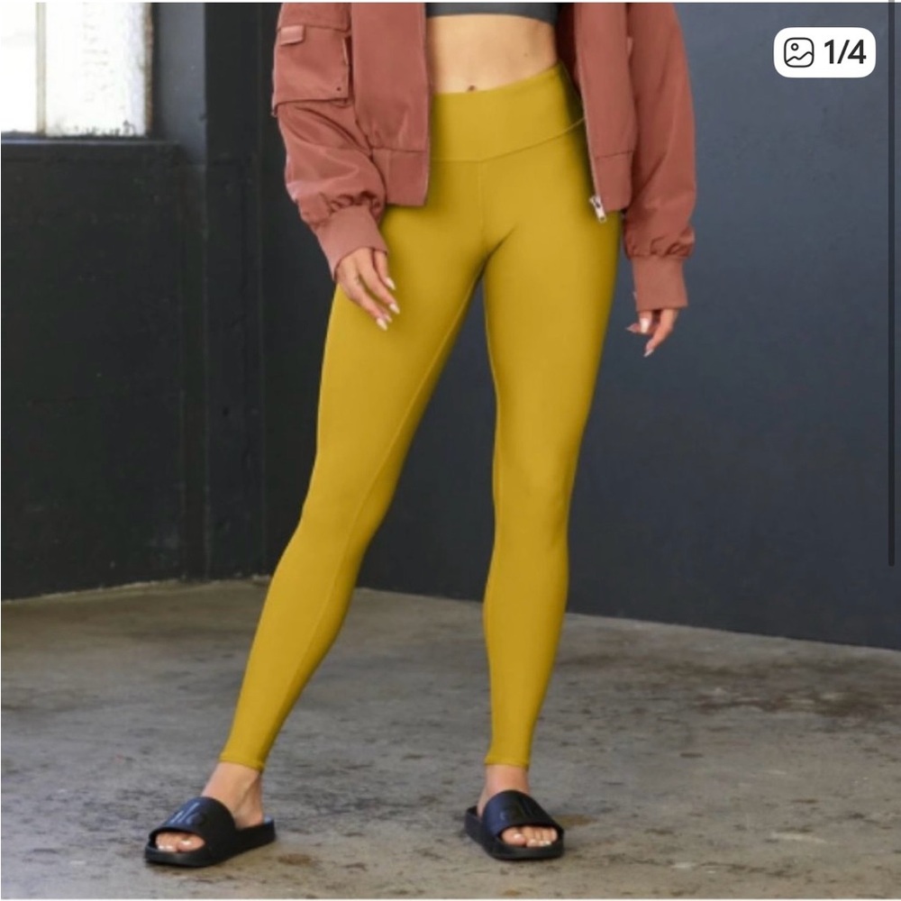 ALO light mustard yellow Teens/ Women’s Leggings